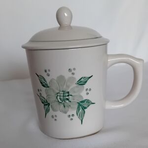 Vintage Traditional Chinese Floral Ceramic Mug with Built In Strainer And Lid
